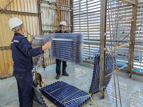 横流冷却塔薄膜式填料如何降温？(横流式冷却塔优点)